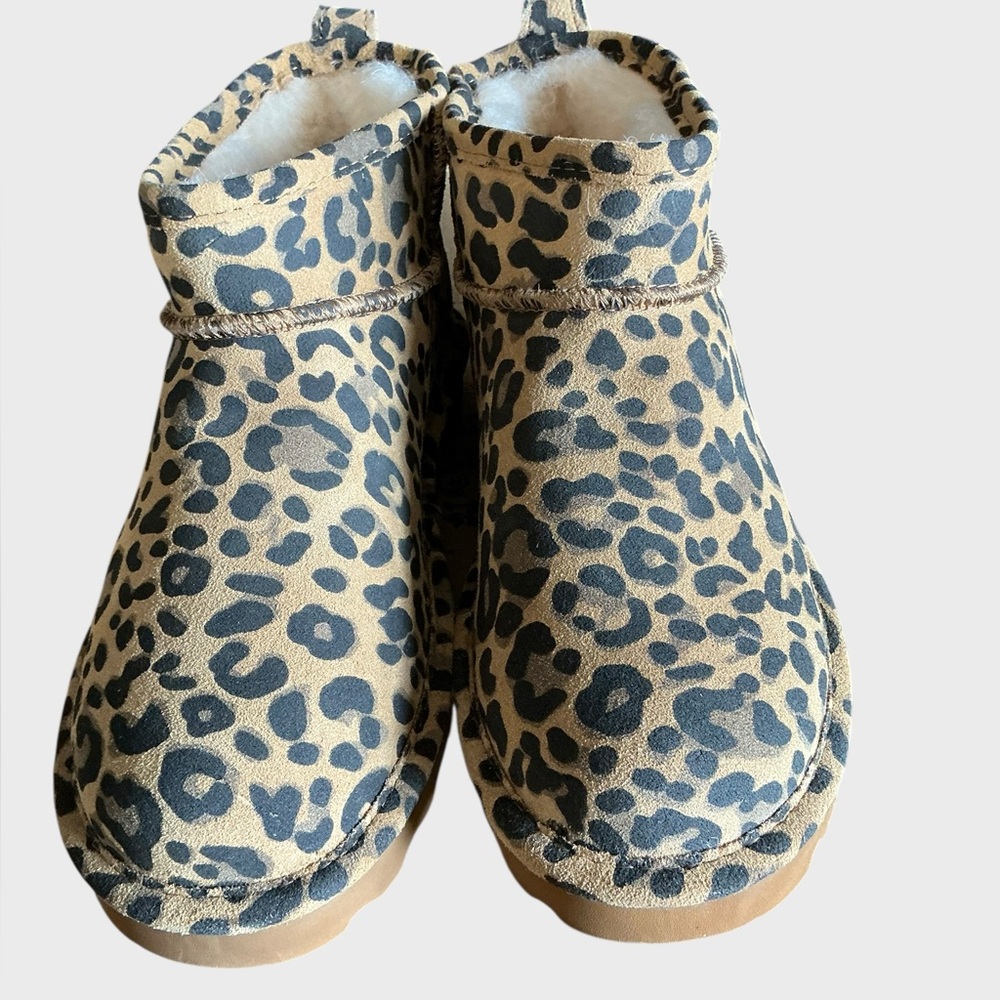 Bearpaw Shorty Exotic Leopard Boot Size 9